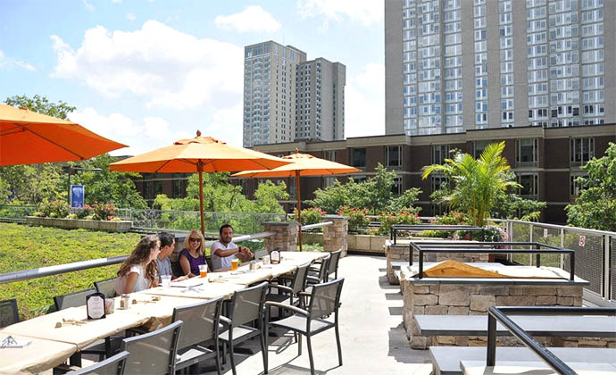 Best Bars for Outdoor Drinking in Philadelphia