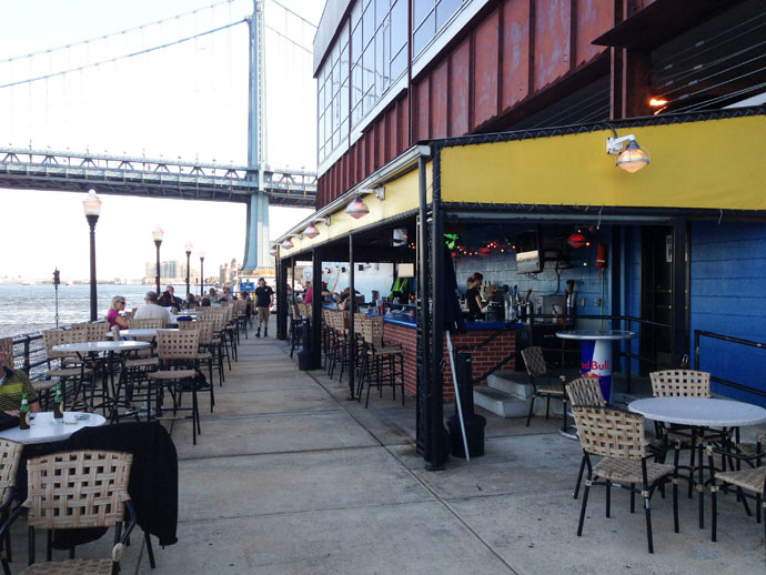 dave&busters_dockside_bar1